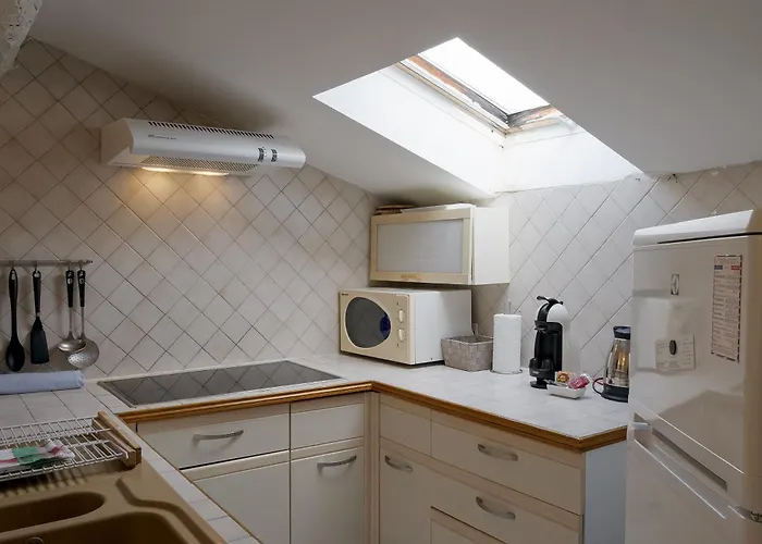 Pied-a-terre Saint Michel شقة مينتون